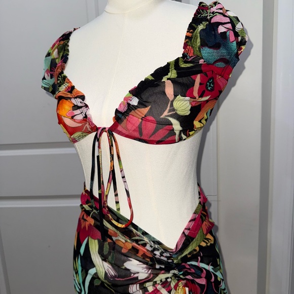 Baddieville Alani Skirt Set - Picture 2 of 4